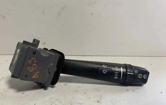 Volvo XC70 Wiper control stalk 30768101 35330