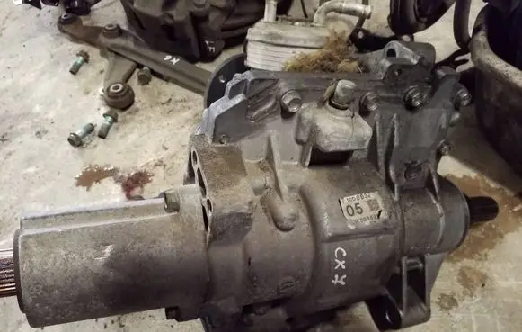 Mazda CX-7 Gearbox transfer box case 71000637