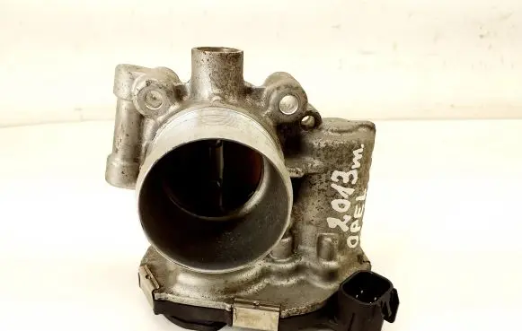 Opel Zafira C Throttle valve 55565489
