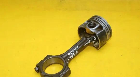 Renault Clio IV Piston with connecting rod 72L71