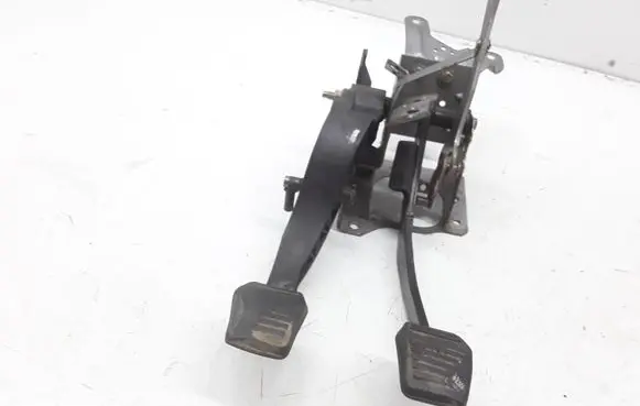 Ford Mondeo Mk III Pedal assembly 