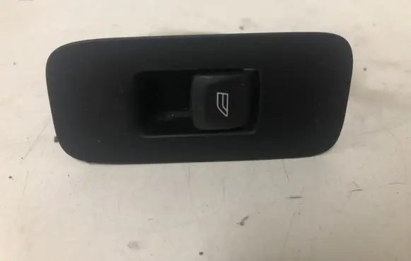 Volvo V40 Electric window control switch 31334569