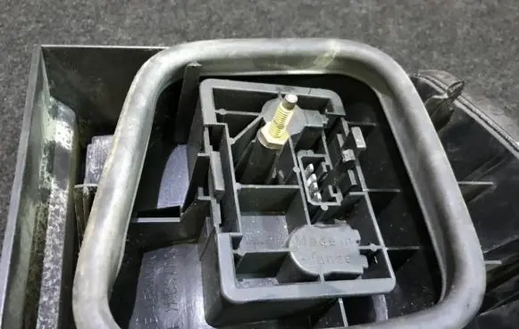 Citroen Xantia Tail light bulb cover holder