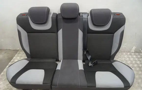 Ford Focus Second row seats 