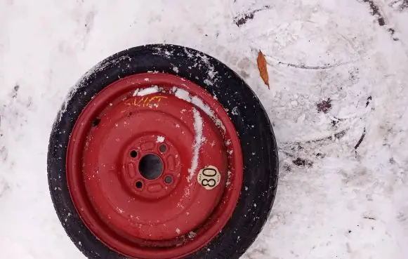 Suzuki Swift I R15 spare wheel 