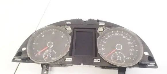Volkswagen PASSAT B7 Speedometer (instrument cluster) 3AA920870A 073055