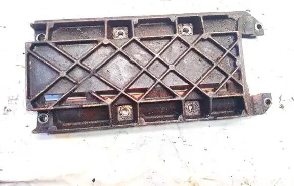 Chrysler 300M Oil sump 4663938