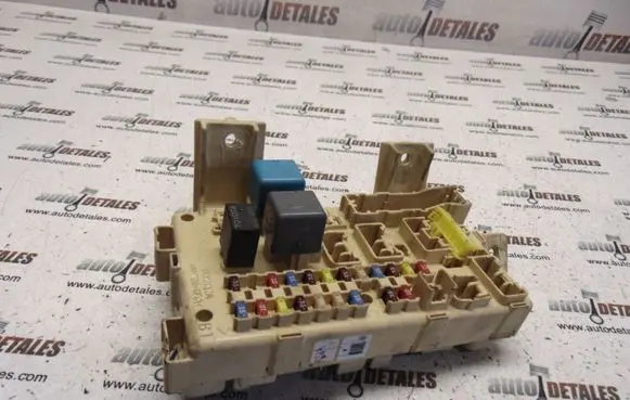 Toyota Avensis T250 Fuse module 82641CA020F