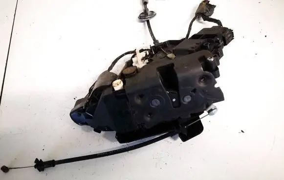 Volvo XC70 Rear door lock 31253655