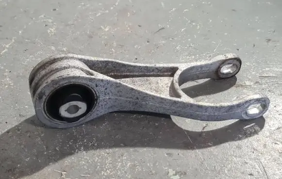 Porsche Macan (95B) Engine mounting bracket 95B199331A