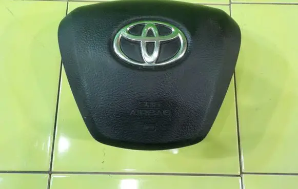 Toyota Avensis T270 Steering wheel airbag 