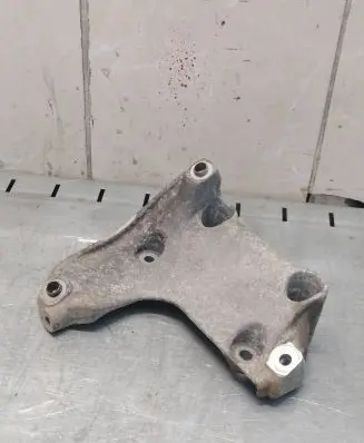 BMW 1 E81 E87 A/C compressor mount bracket 7505980