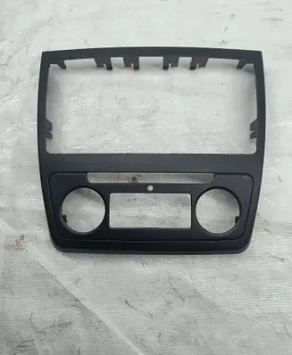 Skoda Yeti (5L) Radio/GPS head unit trim 5L0858069H 5L0858069 320010114092107