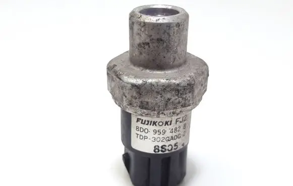 Volkswagen PASSAT B5 Air conditioning (A/C) pressure sensor 8D0959482B