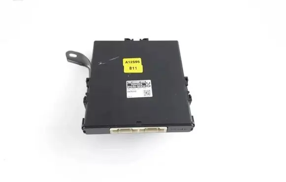 Toyota Avensis T270 Engine control unit/module ECU 8969005030 MB1028500011