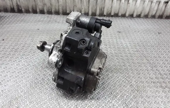 KIA Sorento Fuel injection high pressure pump 331004A010