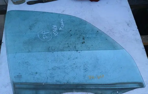 Citroen Xsara Picasso Front door window glass four-door 