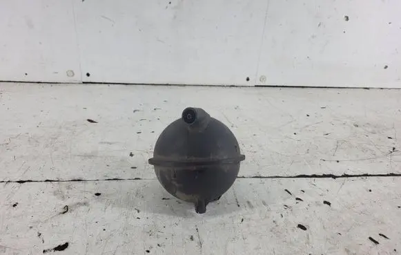 Volkswagen Golf IV Vacuum air tank 054129808