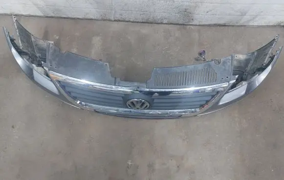 Volkswagen PASSAT B6 Front bumper 3C0807221