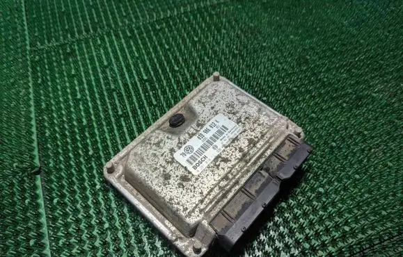 Volkswagen Golf IV Engine control unit/module 038906012K 0281010111