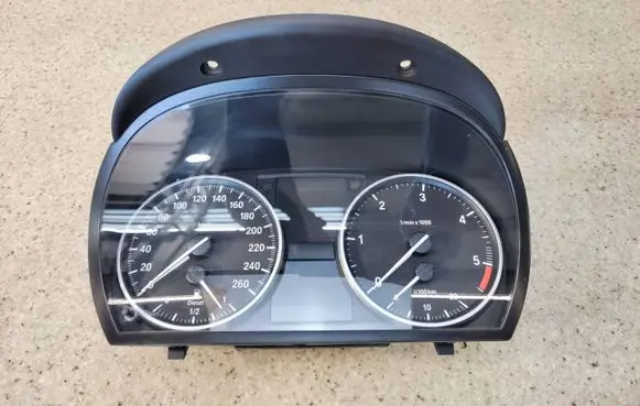 BMW X1 E84 Speedometer (instrument cluster) 9283815AOP 9283815