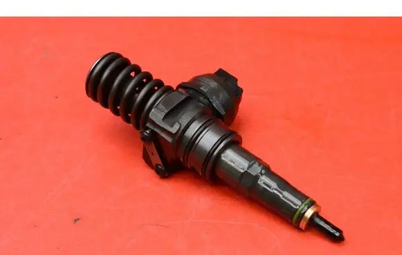Volkswagen PASSAT B6 Fuel injector 038130073BN