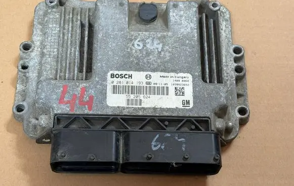 Opel Astra H Engine control unit/module 55205624 0281014193 1039S23692