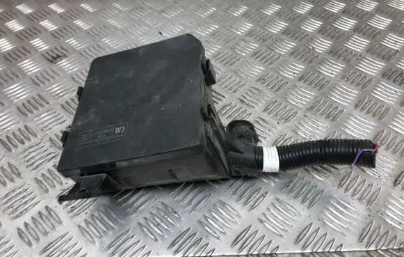 Toyota Yaris Fuse module 284B73NE3A