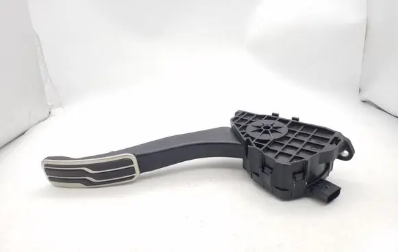 Ford Fusion II Accelerator throttle pedal DG9C9F836CA