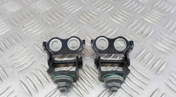 Tailgate/trunk/boot hinge