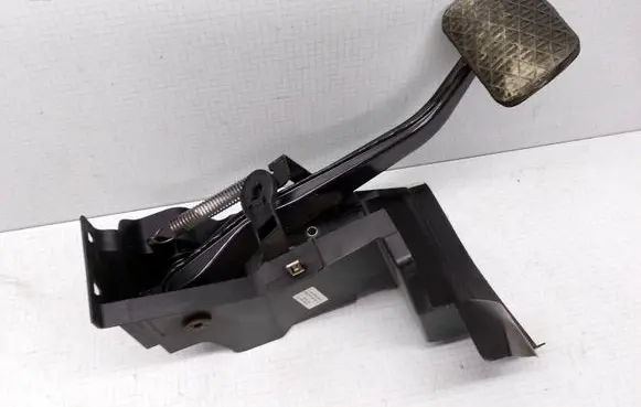 Mercedes-Benz C AMG W203 Brake pedal A2032900401Q04