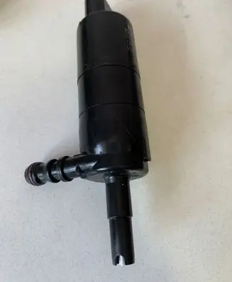 BMW X1 E84 Headlight washer pump 8377430 67128377430