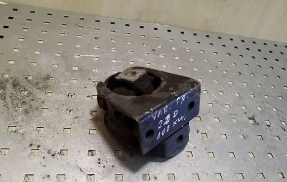 Toyota Corolla Verso E121 Engine mount bracket