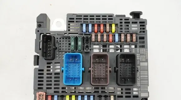 Citroen C4 Grand Picasso Fuse module 9674675280
