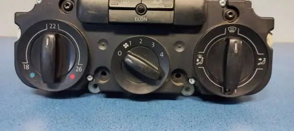 Volkswagen Golf V Climate control unit 74730900