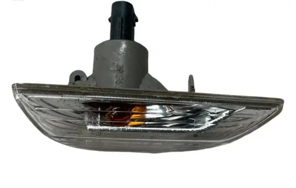 Front fender indicator light