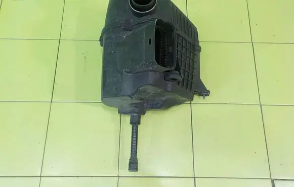 Audi A1 Air filter box 6R0129607C