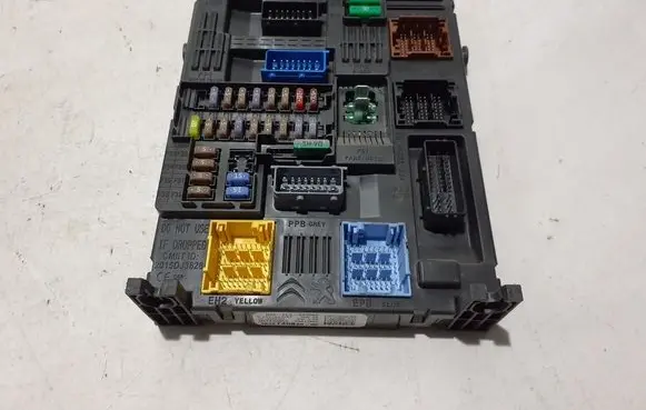 Toyota Proace Fuse module 9822745880