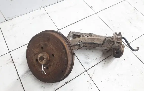 Rear wheel hub spindle/knuckle