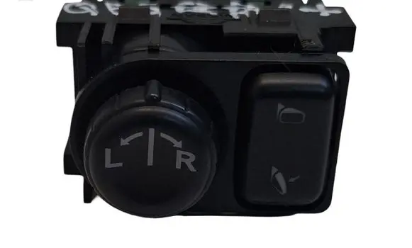 Wing mirror switch