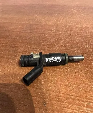 Mercedes-Benz GL X164 Fuel injector A2720780249 D2529