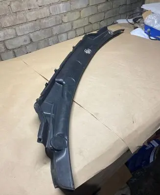 BMW 2 F46 Wiper trim 7301016 20335610