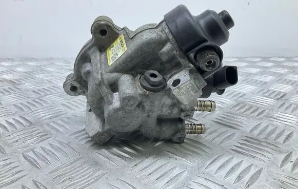 Audi A3 S3 8V Fuel injection high pressure pump 04L130755D