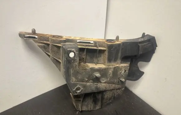 Volvo V70 Front bumper mounting bracket 31265344