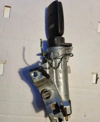 Audi A6 S6 C5 4B Ignition lock A625