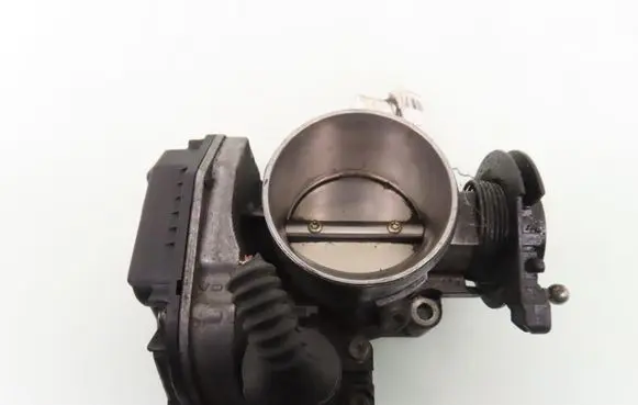 Audi A4 S4 B5 8D Throttle body valve 058133063M