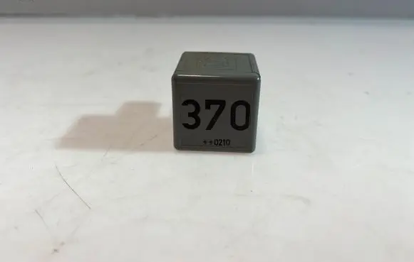 Audi A6 S6 C5 4B Other relay 8D0951263