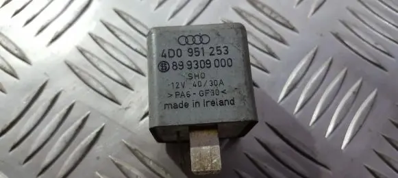 Volkswagen PASSAT B5 Other relay 4d0951253 899309000
