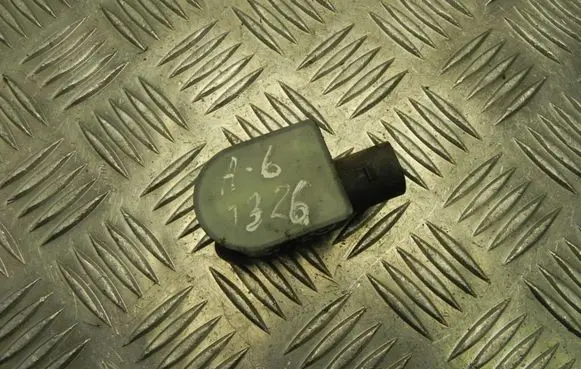 Headlight/headlamp level sensor