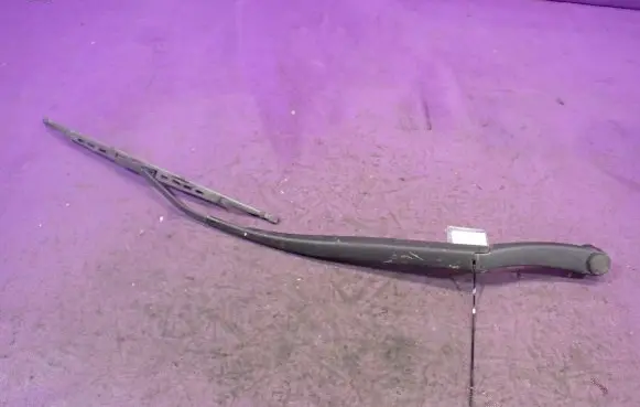 Hyundai i10 Front wiper blade arm